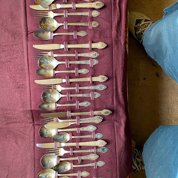W a rogers aa heavy 27 piece flatware set - Picture 1 of 2